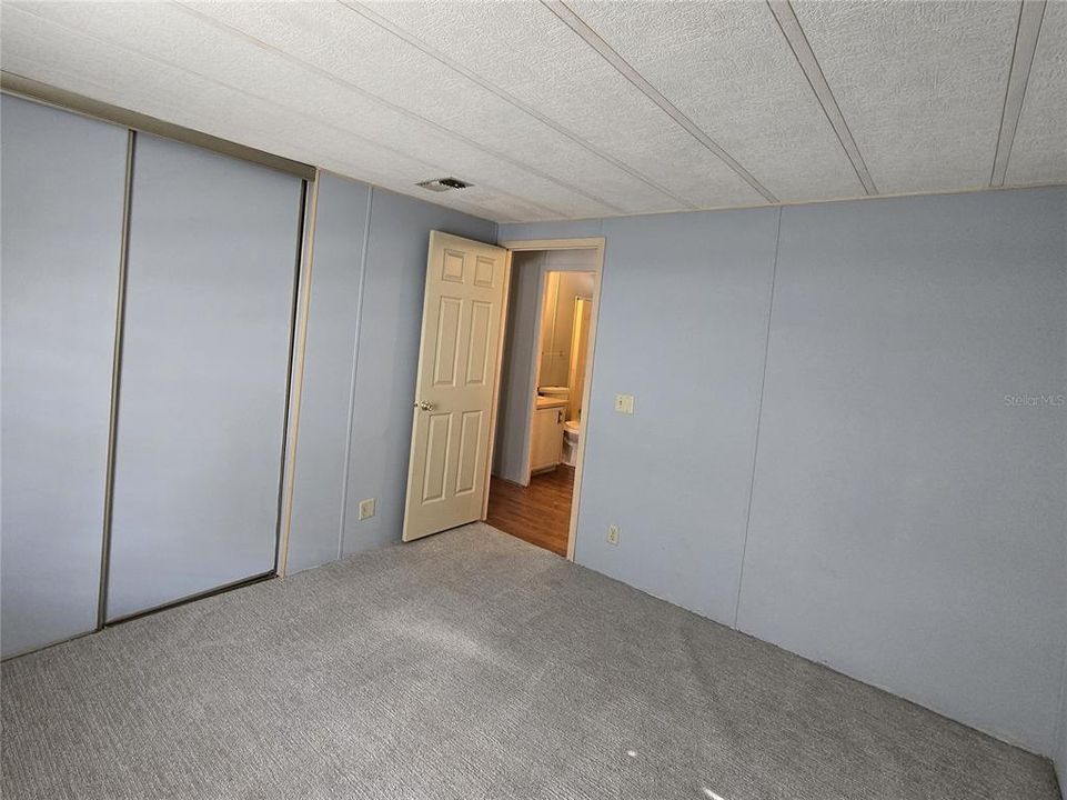 For Sale: $119,900 (2 beds, 2 baths, 1256 Square Feet)