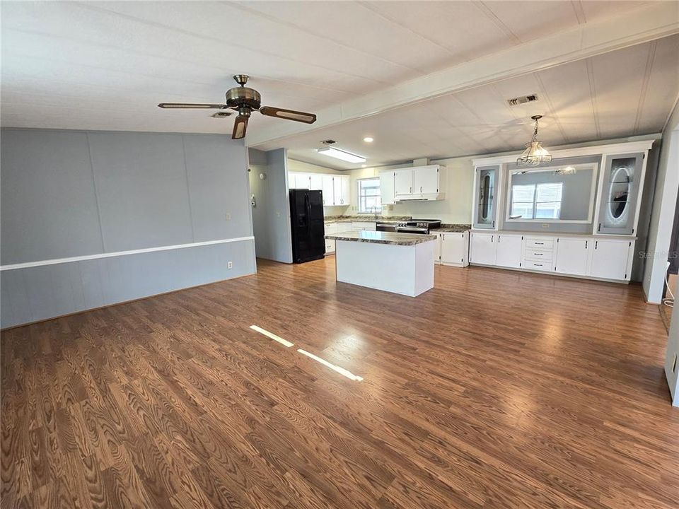 For Sale: $119,900 (2 beds, 2 baths, 1256 Square Feet)