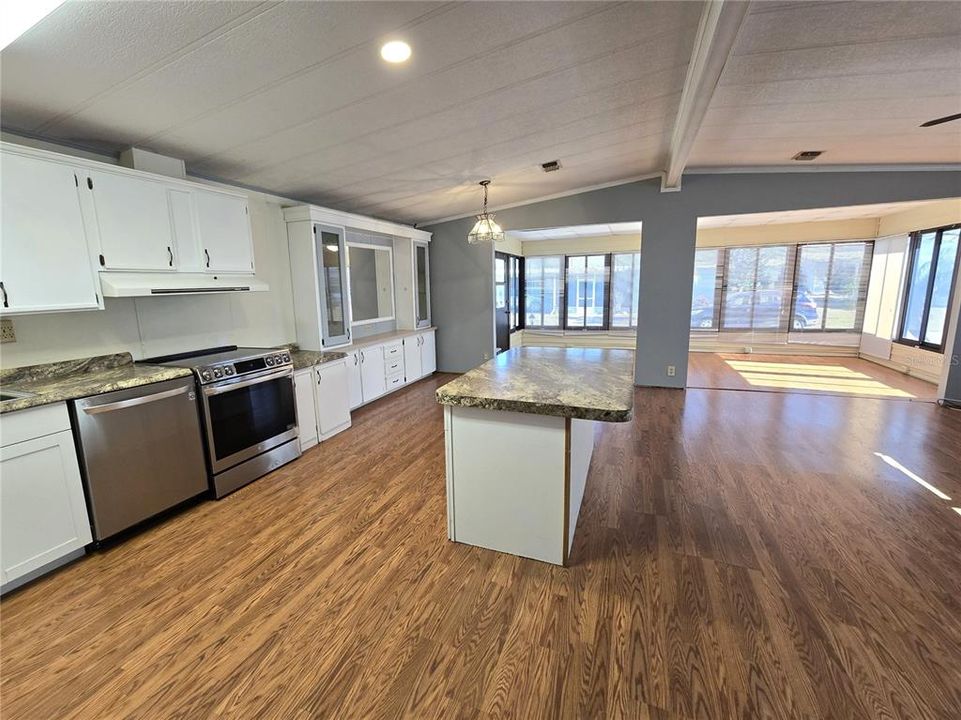 For Sale: $119,900 (2 beds, 2 baths, 1256 Square Feet)