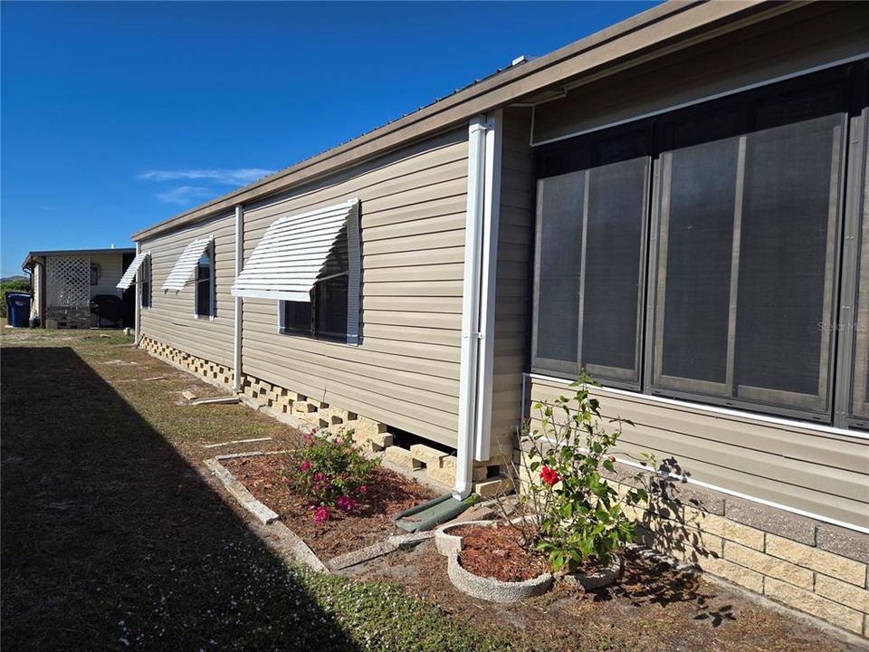 For Sale: $119,900 (2 beds, 2 baths, 1256 Square Feet)