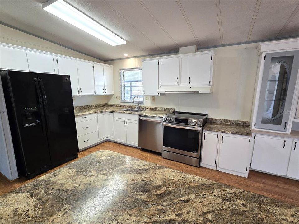 For Sale: $119,900 (2 beds, 2 baths, 1256 Square Feet)