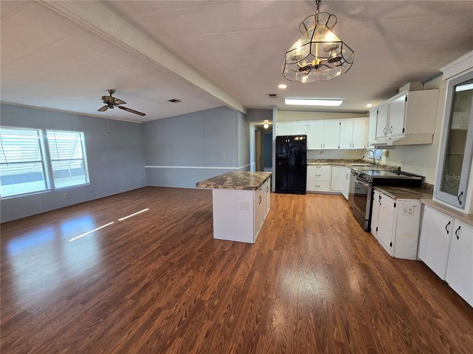 For Sale: $119,900 (2 beds, 2 baths, 1256 Square Feet)