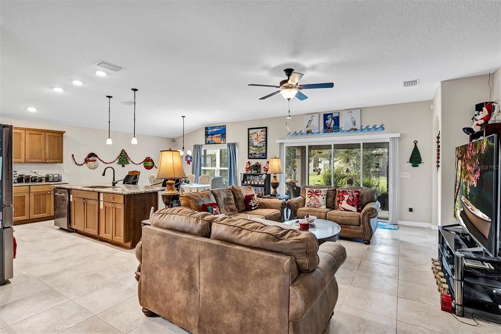 For Sale: $350,000 (3 beds, 2 baths, 1725 Square Feet)