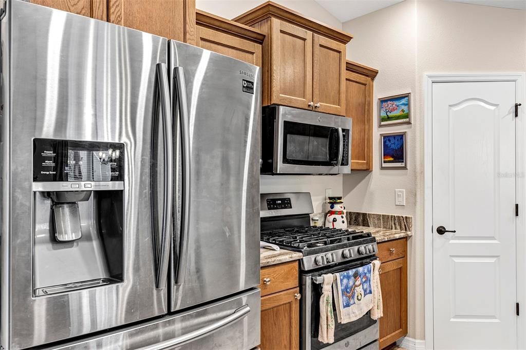 For Sale: $350,000 (3 beds, 2 baths, 1725 Square Feet)