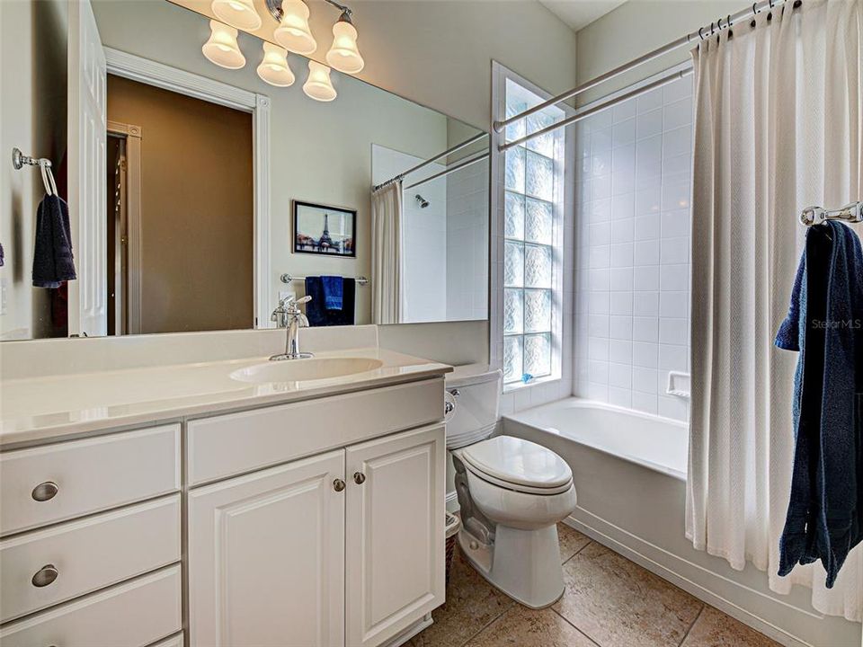 На продажу: $649,000 (4 спален, 4 ванн, 2516 Квадратных фут)