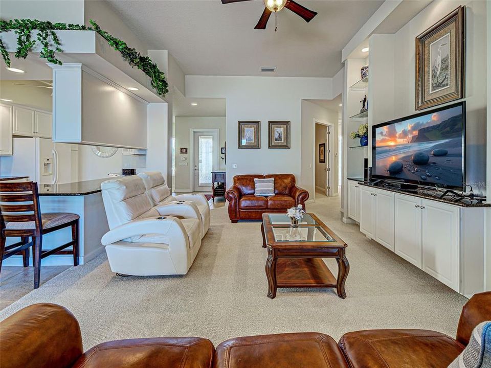 На продажу: $649,000 (4 спален, 4 ванн, 2516 Квадратных фут)