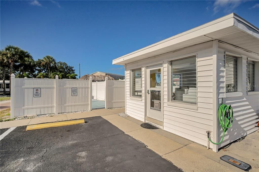 For Sale: $27,500 (1 beds, 1 baths, 552 Square Feet)