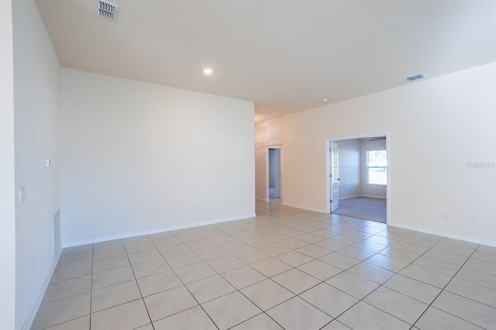 For Sale: $434,900 (3 beds, 3 baths, 2363 Square Feet)