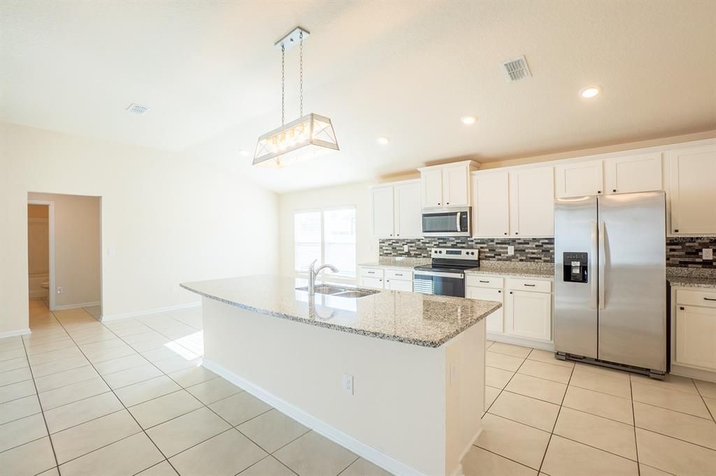 For Sale: $434,900 (3 beds, 3 baths, 2363 Square Feet)