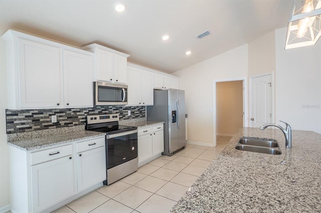 For Sale: $434,900 (3 beds, 3 baths, 2363 Square Feet)
