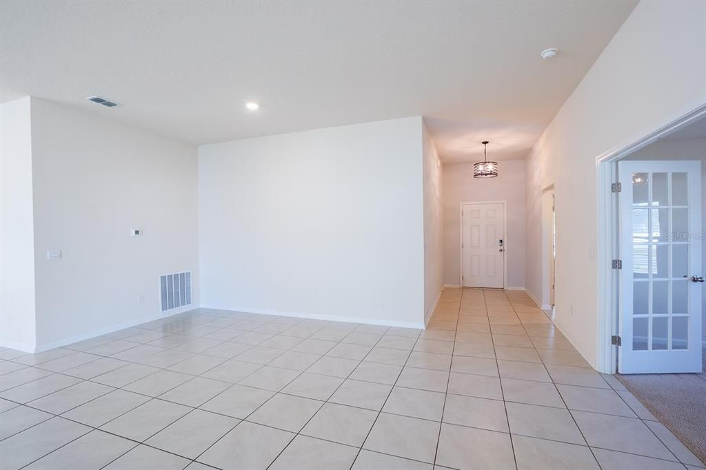 For Sale: $434,900 (3 beds, 3 baths, 2363 Square Feet)