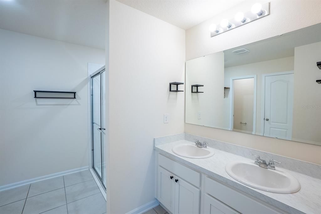 For Sale: $434,900 (3 beds, 3 baths, 2363 Square Feet)