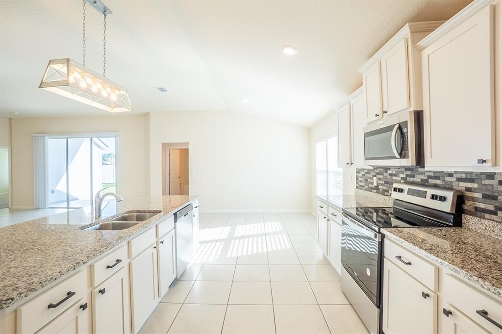 For Sale: $434,900 (3 beds, 3 baths, 2363 Square Feet)