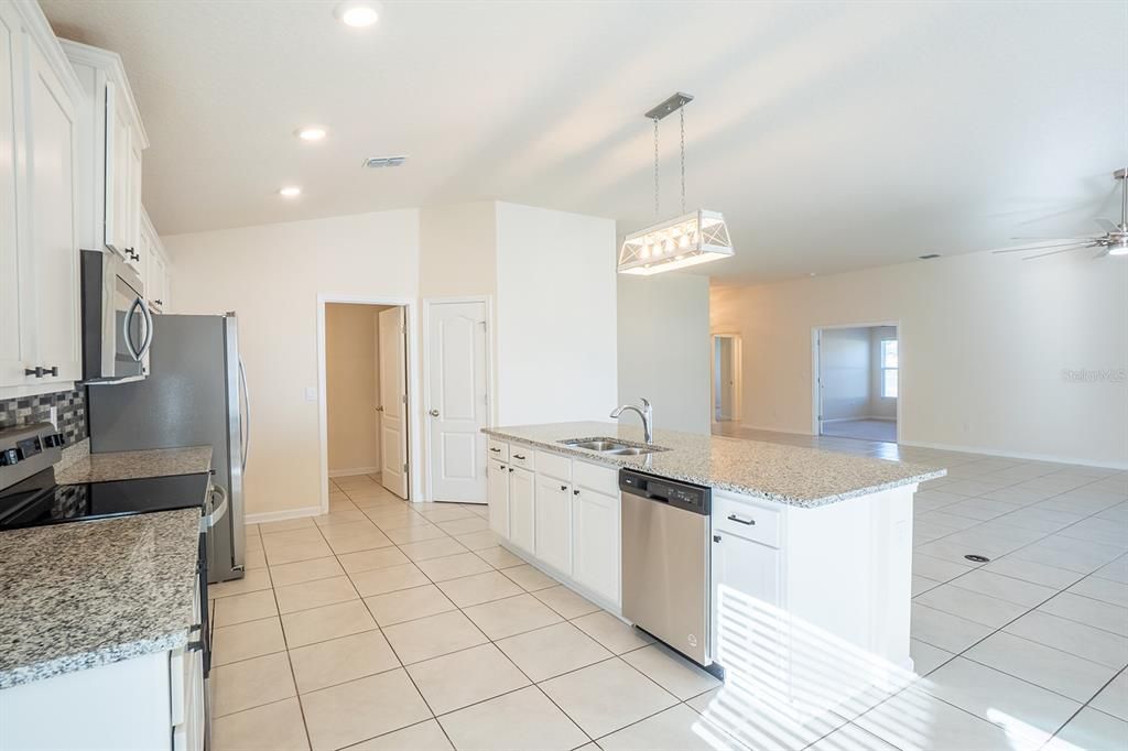 For Sale: $434,900 (3 beds, 3 baths, 2363 Square Feet)
