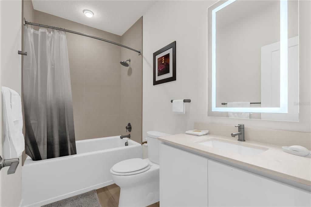 For Sale: $387,500 (3 beds, 3 baths, 1852 Square Feet)