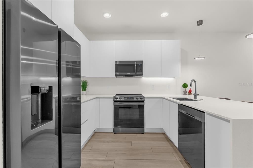 For Sale: $387,500 (3 beds, 3 baths, 1852 Square Feet)