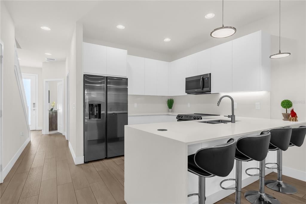 For Sale: $387,500 (3 beds, 3 baths, 1852 Square Feet)