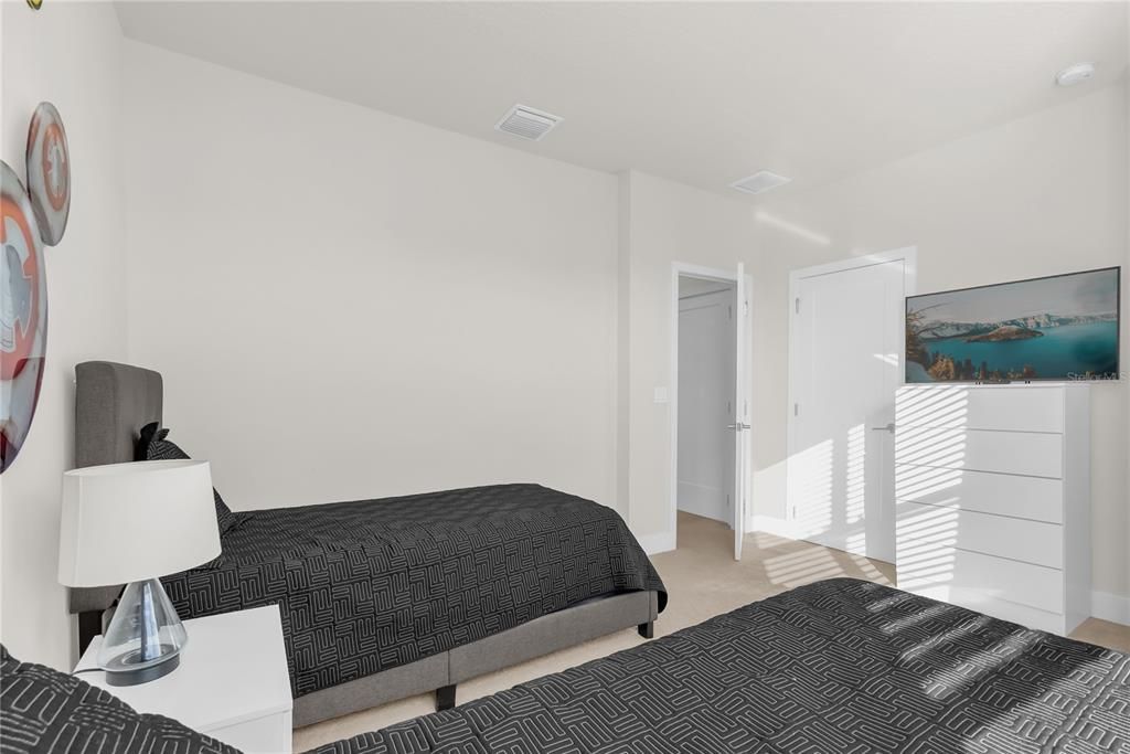 For Sale: $387,500 (3 beds, 3 baths, 1852 Square Feet)