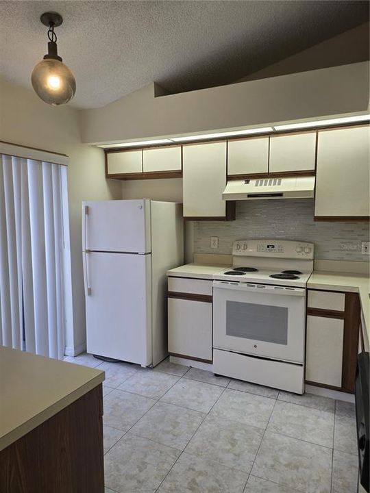 待售: $229,900 (2 贝兹, 2 浴室, 952 平方英尺)