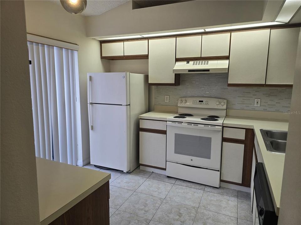 待售: $229,900 (2 贝兹, 2 浴室, 952 平方英尺)