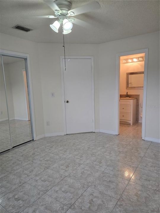 待售: $229,900 (2 贝兹, 2 浴室, 952 平方英尺)