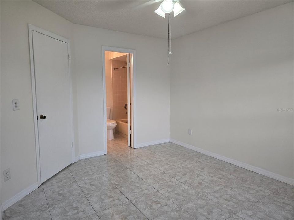 待售: $229,900 (2 贝兹, 2 浴室, 952 平方英尺)