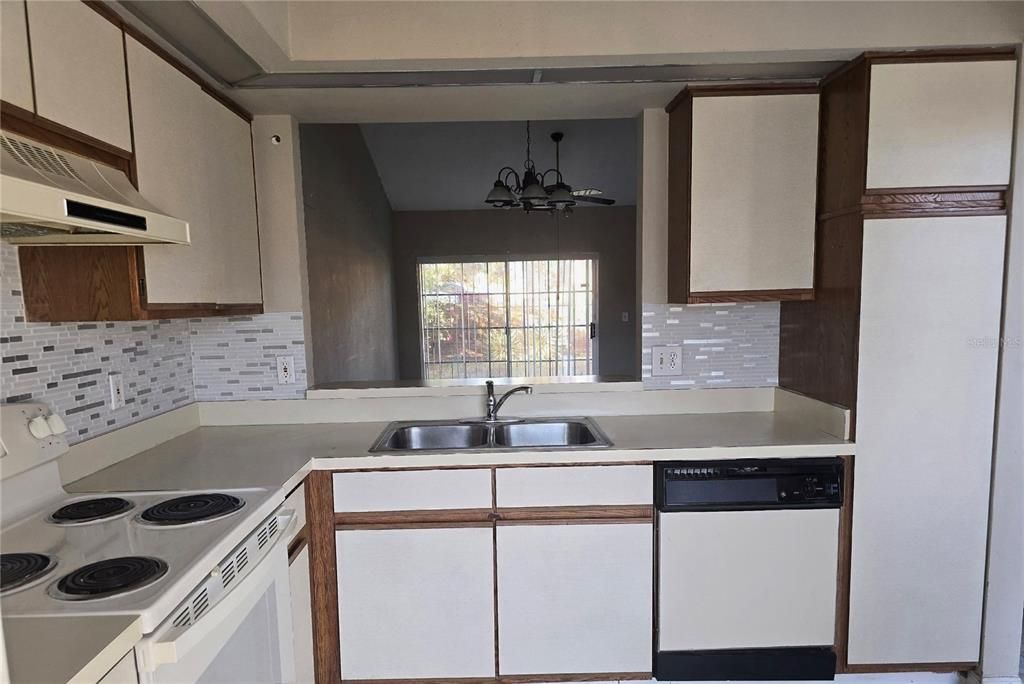 待售: $229,900 (2 贝兹, 2 浴室, 952 平方英尺)