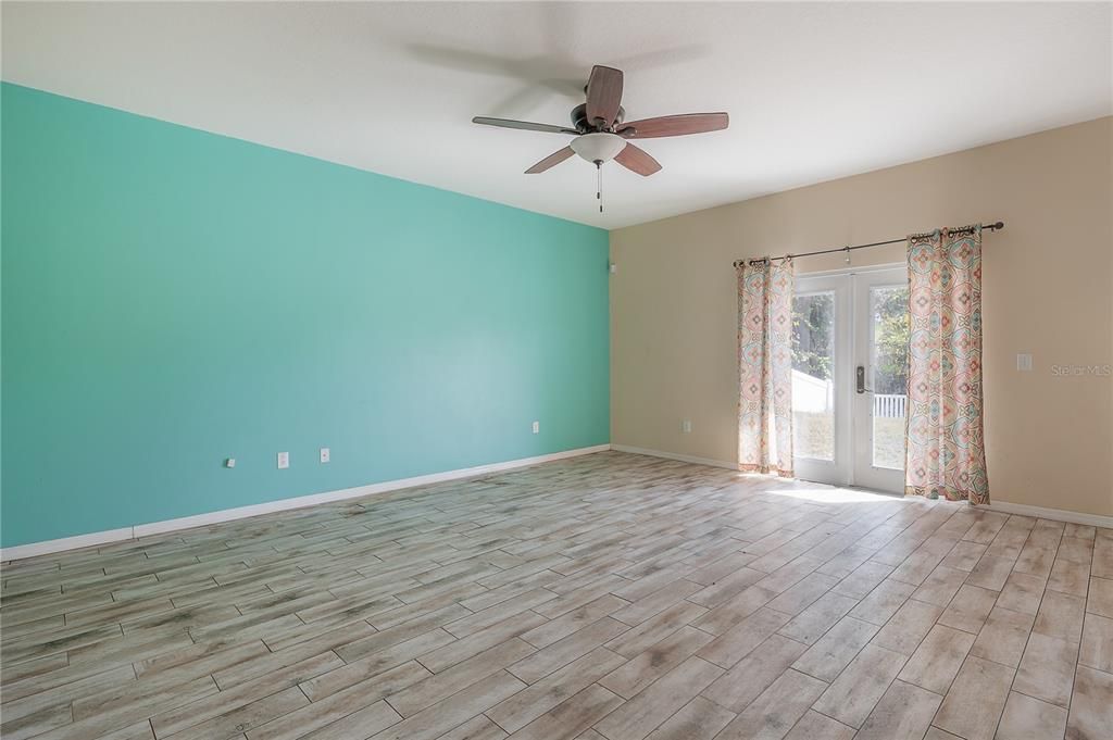 En Venta: $375,000 (4 camas, 2 baños, 2441 Pies cuadrados)