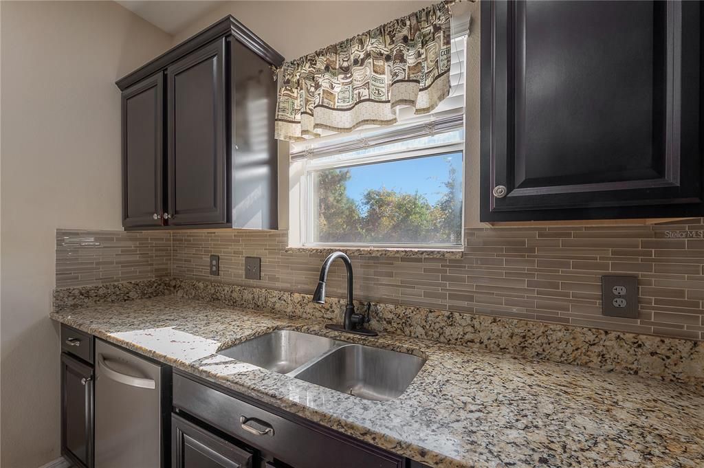 En Venta: $375,000 (4 camas, 2 baños, 2441 Pies cuadrados)