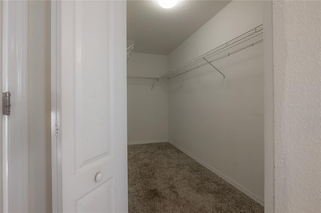 En Venta: $375,000 (4 camas, 2 baños, 2441 Pies cuadrados)