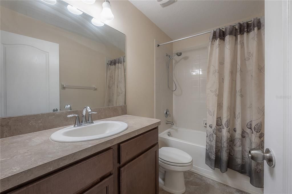 En Venta: $375,000 (4 camas, 2 baños, 2441 Pies cuadrados)