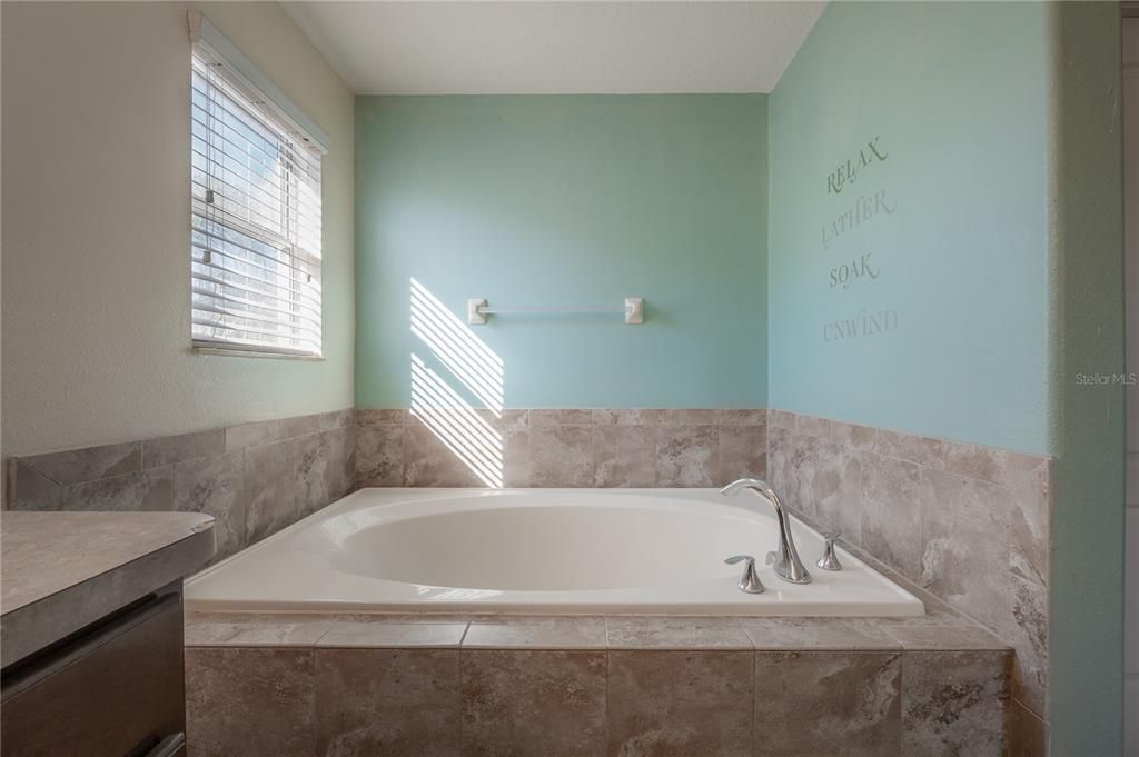 En Venta: $375,000 (4 camas, 2 baños, 2441 Pies cuadrados)