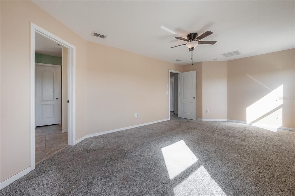 En Venta: $375,000 (4 camas, 2 baños, 2441 Pies cuadrados)