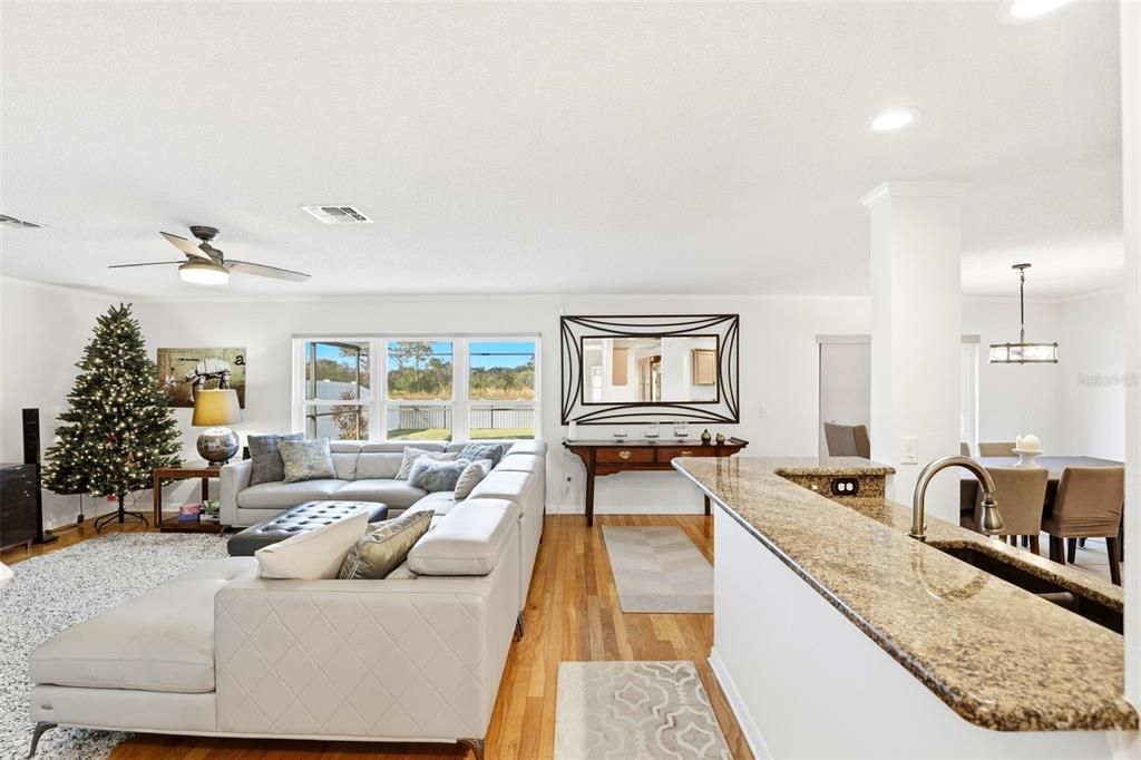 На продажу: $595,000 (4 спален, 3 ванн, 3310 Квадратных фут)