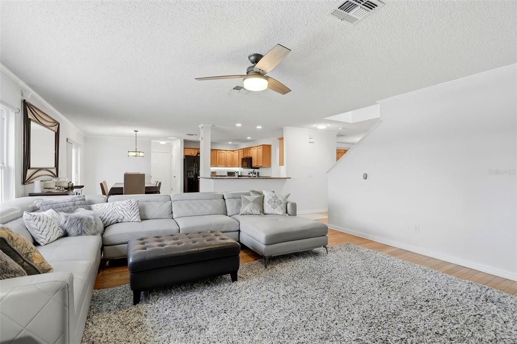 На продажу: $595,000 (4 спален, 3 ванн, 3310 Квадратных фут)