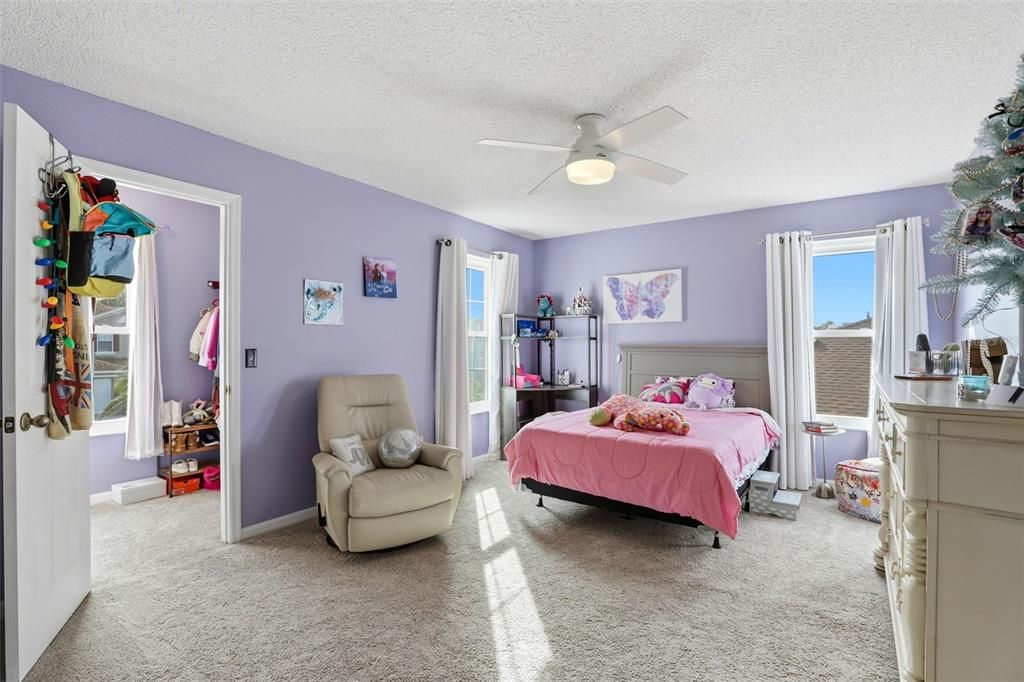 На продажу: $595,000 (4 спален, 3 ванн, 3310 Квадратных фут)