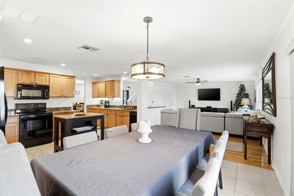 На продажу: $595,000 (4 спален, 3 ванн, 3310 Квадратных фут)