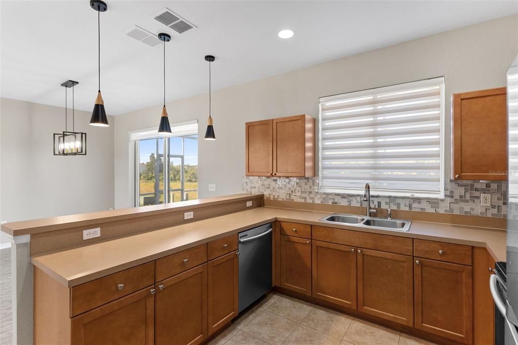 For Sale: $215,000 (3 beds, 2 baths, 1468 Square Feet)