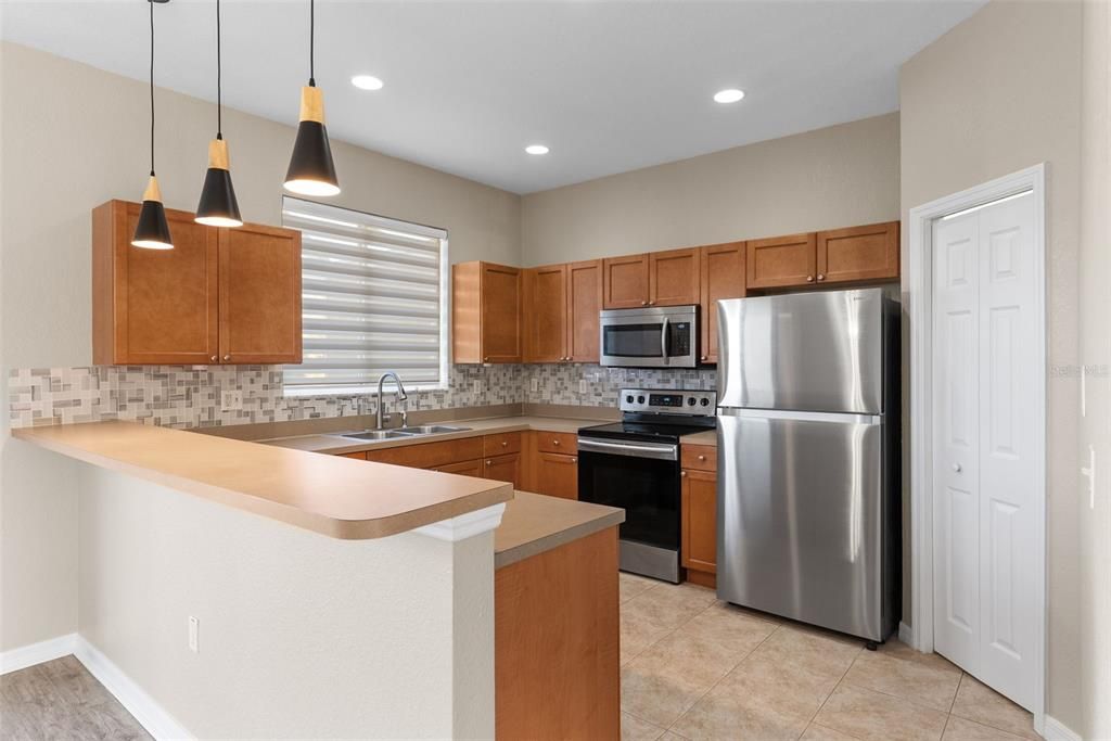 For Sale: $215,000 (3 beds, 2 baths, 1468 Square Feet)