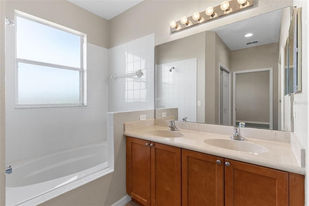 For Sale: $215,000 (3 beds, 2 baths, 1468 Square Feet)