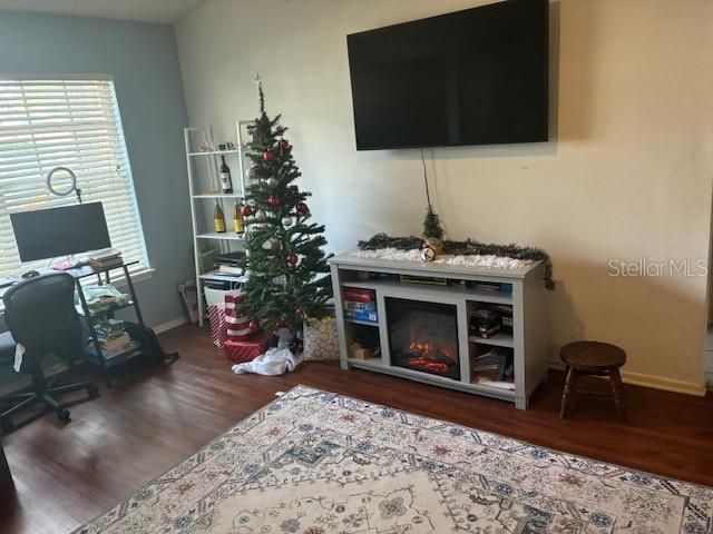 待售: $205,000 (2 贝兹, 2 浴室, 919 平方英尺)