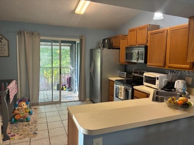 待售: $205,000 (2 贝兹, 2 浴室, 919 平方英尺)