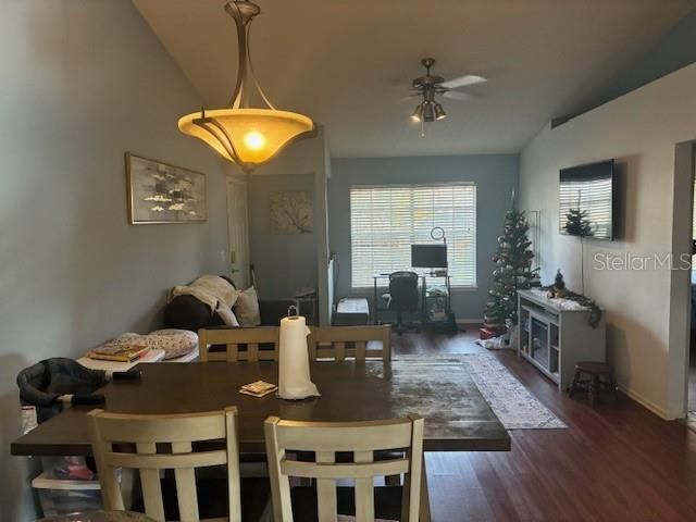 待售: $205,000 (2 贝兹, 2 浴室, 919 平方英尺)