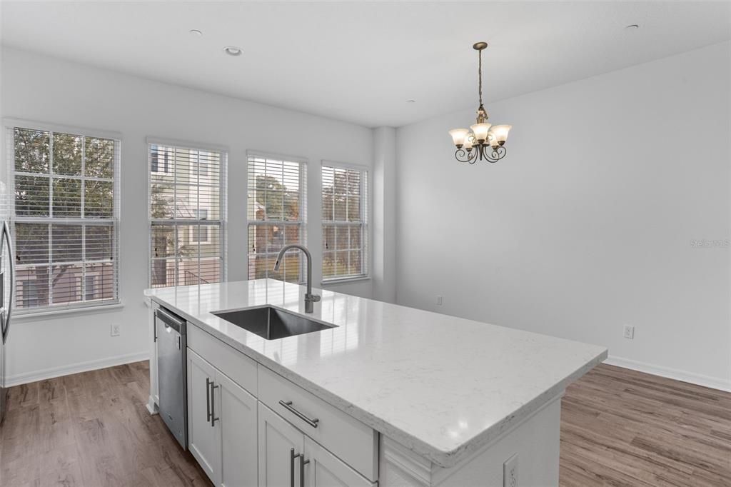 На продажу: $435,000 (3 спален, 3 ванн, 1724 Квадратных фут)