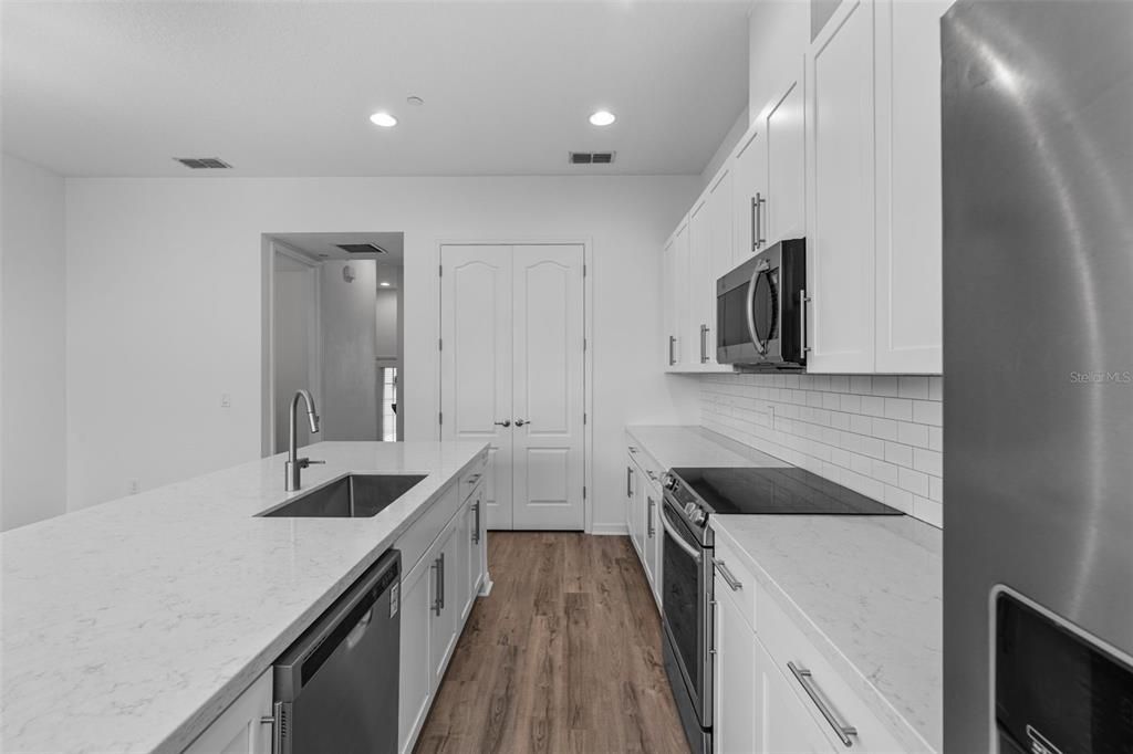 На продажу: $435,000 (3 спален, 3 ванн, 1724 Квадратных фут)