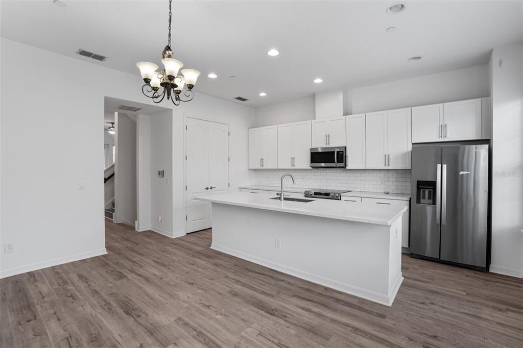 На продажу: $435,000 (3 спален, 3 ванн, 1724 Квадратных фут)