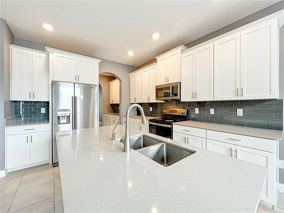 For Sale: $540,000 (3 beds, 2 baths, 2175 Square Feet)