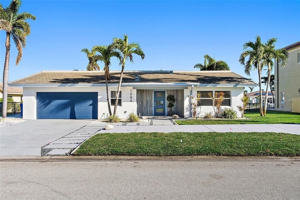 For Sale: $1,385,000 (4 beds, 2 baths, 2005 Square Feet)