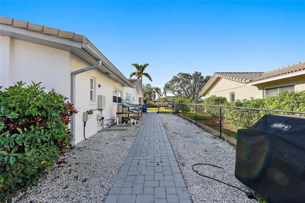 For Sale: $1,385,000 (4 beds, 2 baths, 2005 Square Feet)