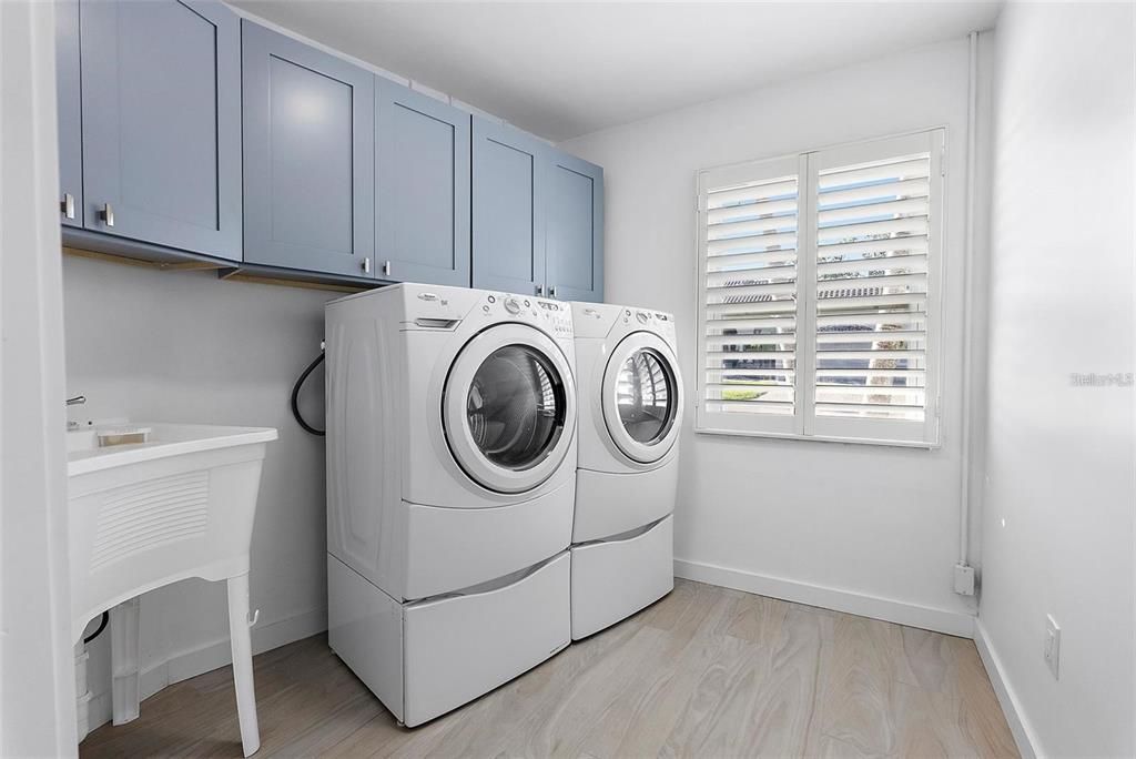 For Sale: $1,385,000 (4 beds, 2 baths, 2005 Square Feet)